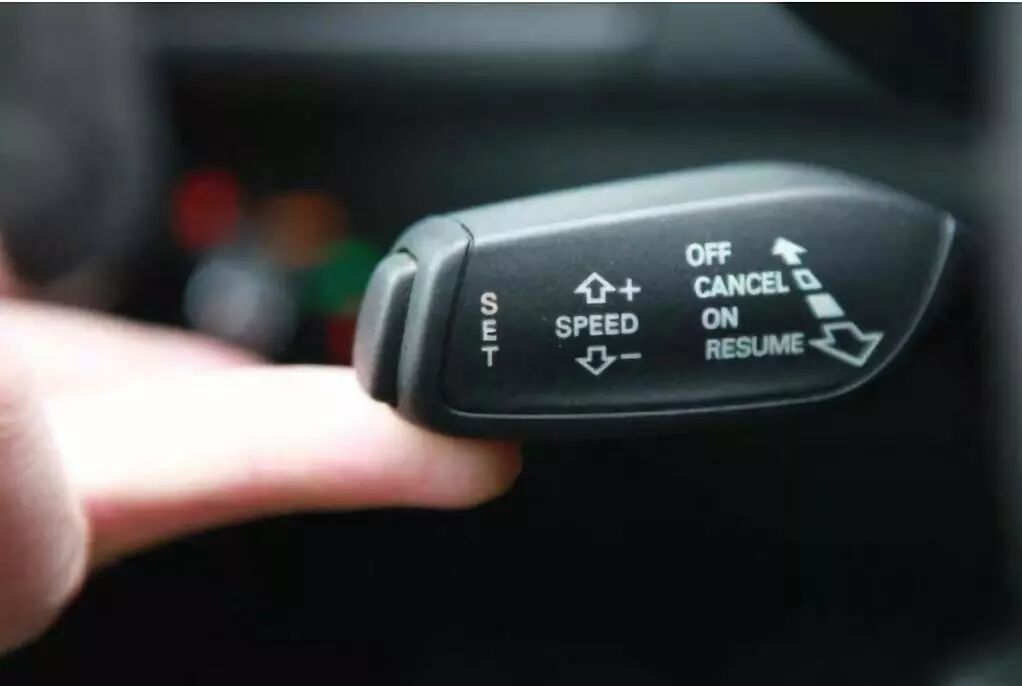 【微知识】定速巡航和自适应巡航有什么区别?你会用吗?