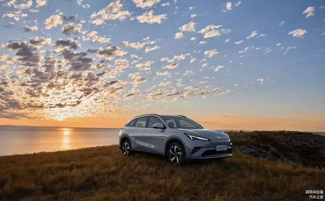 极狐觉醒增程，自带满血NOA，自燃烧一辆就赔一辆