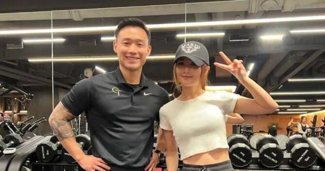 43岁阿Sa公开承认恋情，男友比其小10岁，是健身教练