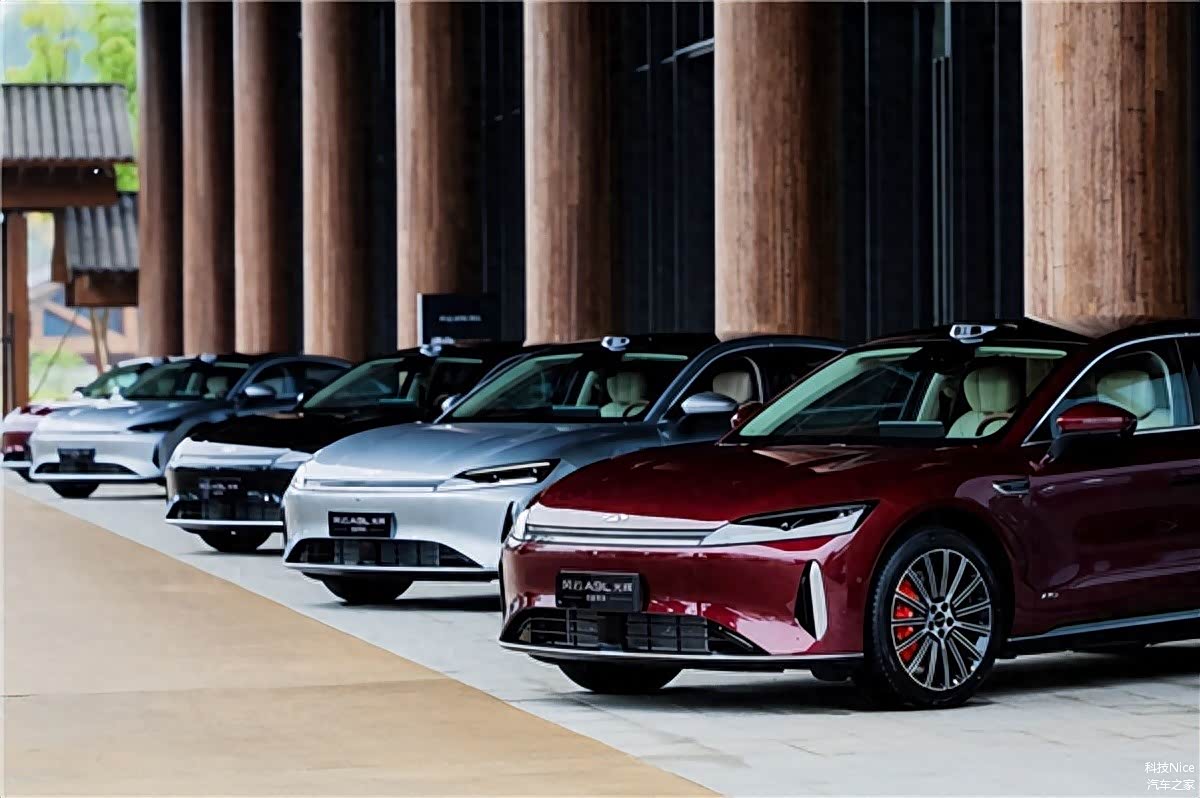 奇瑞风云A9L陷维权风波:新款加量降价引老车主集体抗议