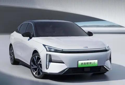 10-15万，2025年工薪家庭最值得入手的4款家用车，老车主：省油耐