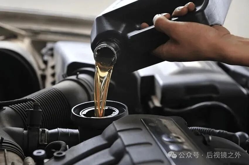 4S店不会告诉你的真相:机油到底该多久换一次?90%的车主都在花冤枉钱!