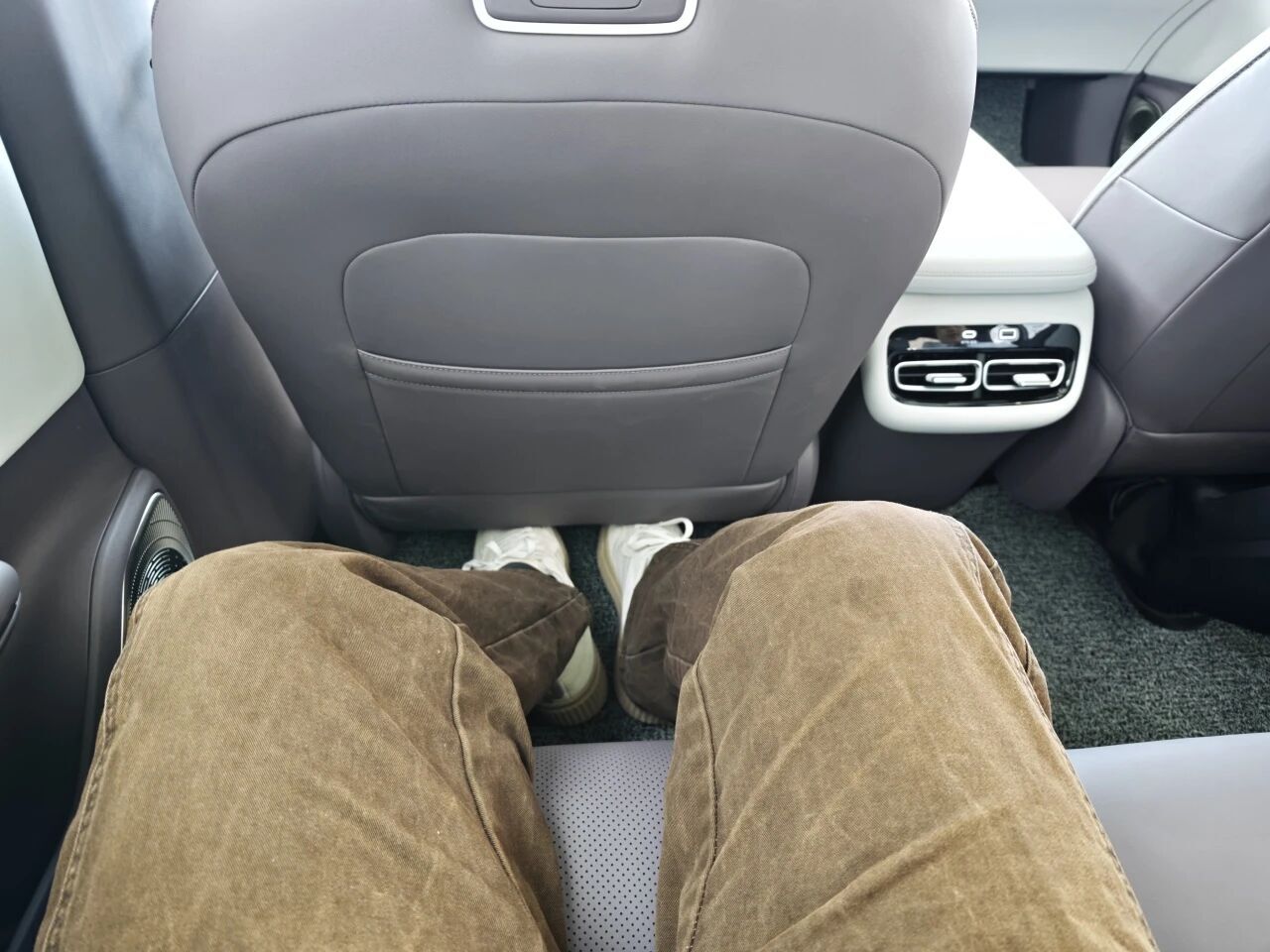 长安启源A06评测:实用性优势明显但后排高个子头部空间不足