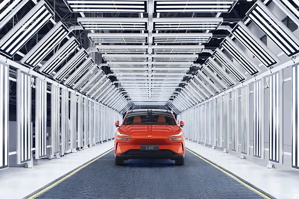 1.9平米天幕,座椅放平堪称“移动大床”,通风、加热、按摩统统有!