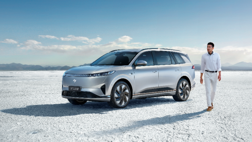 2025家庭用车新选择，东风奕派eπ008和零跑C16谁能让全家人都满意？