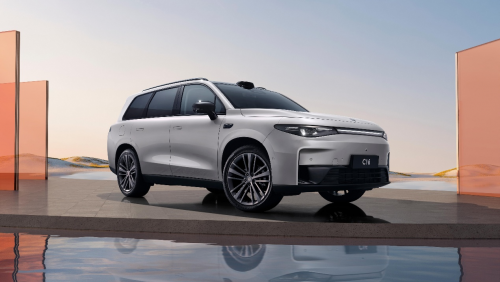 家庭六座SUV终极抉择：零跑C16务实派 VS eπ008价值派，谁更懂你？