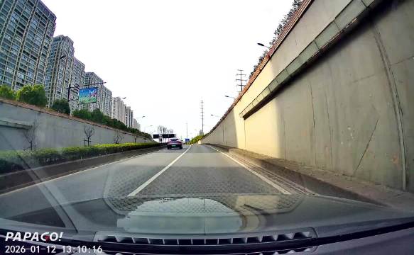 超车刮擦视频车科学处理方式引探讨