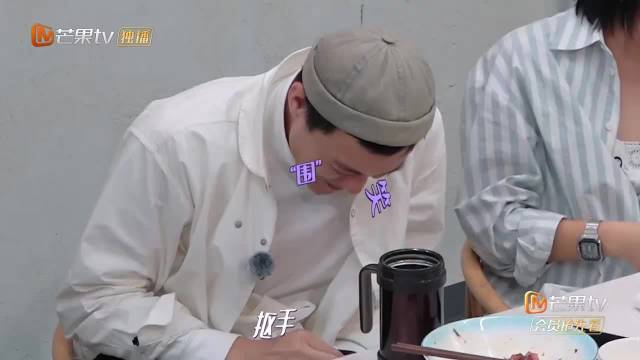 朱丹和周一围真佛系，稀里糊涂就在一起，有够特别