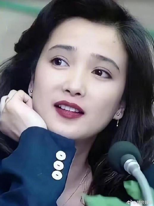 何晴离世满月许何发文缅怀，公开许亚军张澍十年抗癌支持