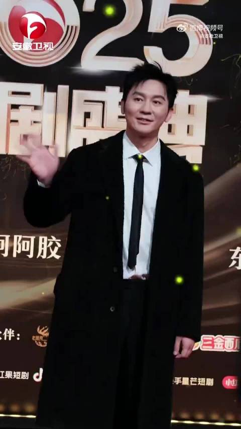 李晨跨年晚会表演获粉丝盛赞，新年送祝福