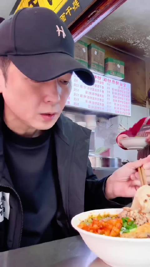 黄慧颐控诉保剑锋婚前出轨，晒合照曝二十年旧事