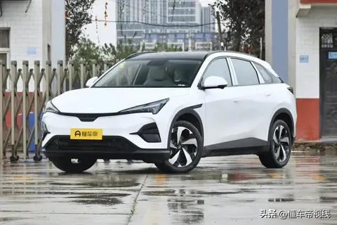 新车｜增HUD显示盲区影像/优化哨兵模式，极狐 阿尔法T5 V1.4.1 OTA