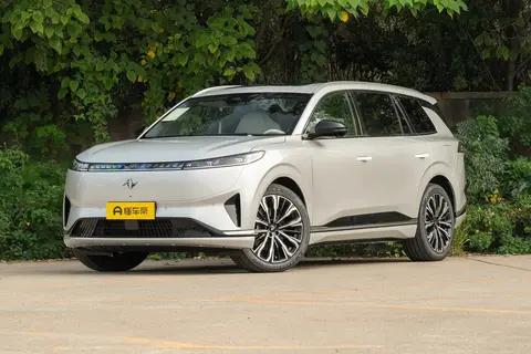 陪朋友看车被 eπ008 圈粉！后排躺平那一刻，我居然想换车了～