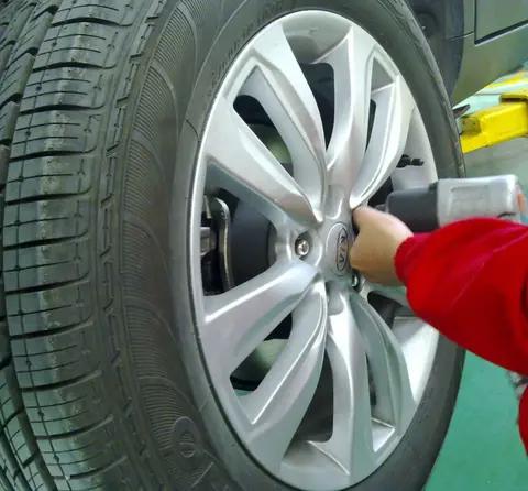 时间、里程、磨损，到底哪个更换轮胎的“更优指标”？