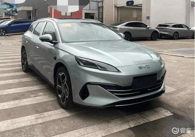 比亚迪海豹06DM-i旅行版：大空间+冰箱怀挡，10万级新宠