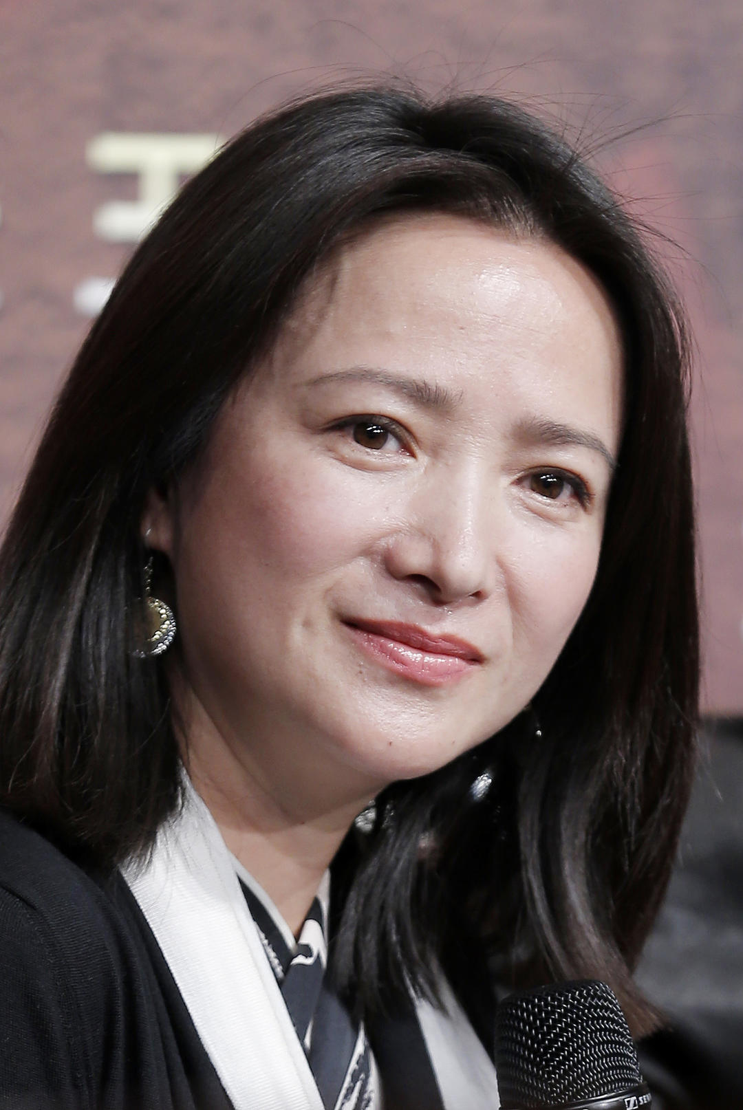 何晴儿子发文缅怀母亲，称父亲许亚军一直在背后帮助病中的她