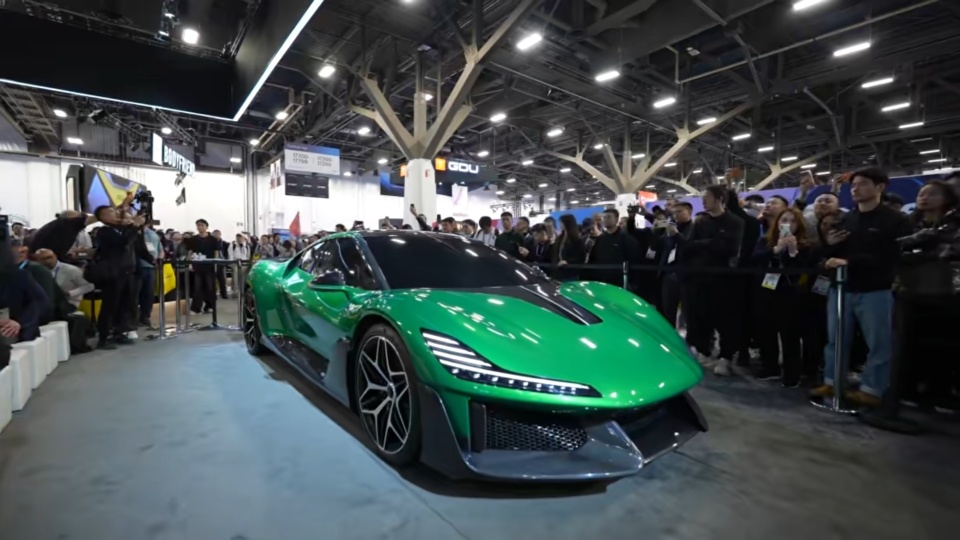 偏有人不信邪！扫地机器人公司造车，对标布加迪，两年后量产还赶趟吗