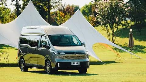 长途旅行新选择！客车车型就选上汽大通新途V70