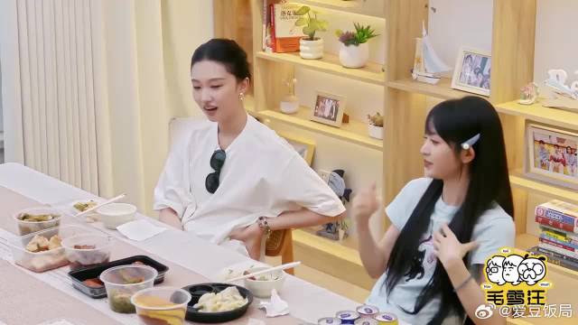 田曦薇演技了得，即兴挑战东方不败，台词功底太牛了！