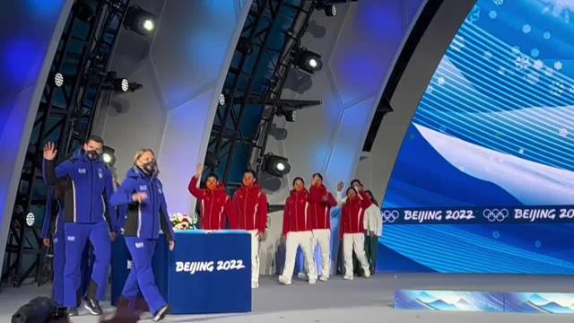 网友畅想冬奥自定义项目冰上飞盘雪地拔河