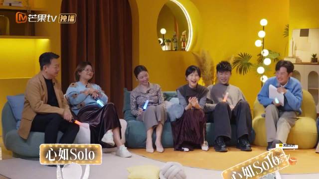 新一期节目中，@林心如 在 @李维嘉 和其他嘉宾的起哄中跟着