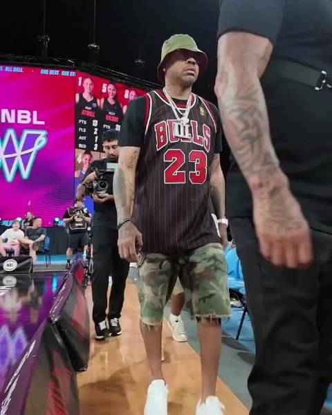 艾弗森现身澳洲HoopsFest观战韩旭14+10助野猫获胜