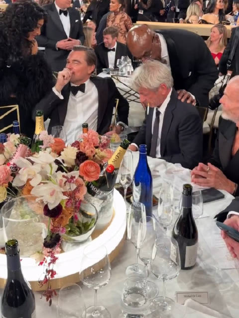 西恩潘金球奖吸烟引莱昂纳多捂鼻