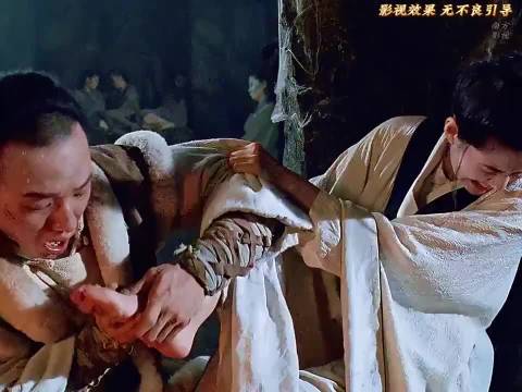 没想到在“小龙女”之前，李若彤还拍过这种的角色！太狠了！