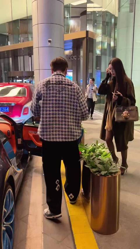 开布加迪的男人就是不一样，每次带的女嘉宾都是顶级的