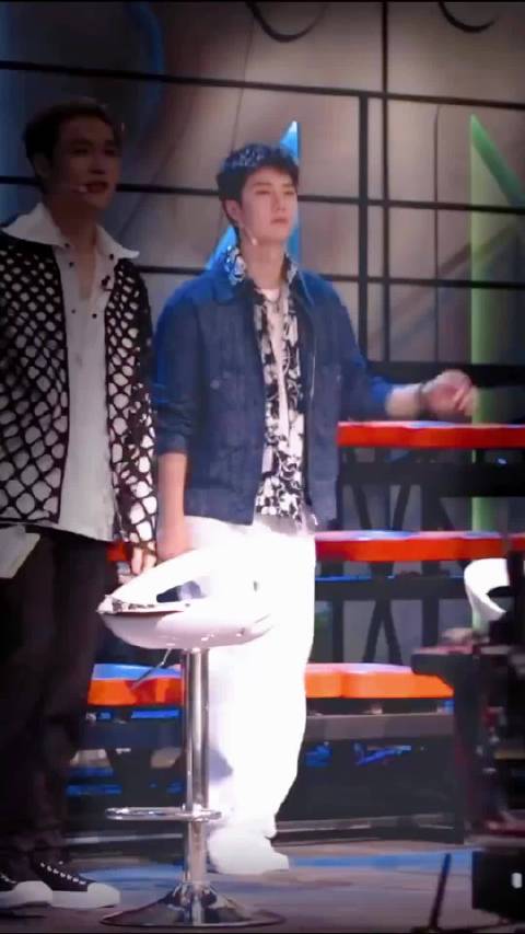 明明可以靠脸吃饭，却偏偏要靠才华@UNIQ-王一博 王一博酷盖