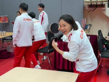 这师徒组合简直笑点满满阿贾早上练球乱成一团！发个球有这么难吗？