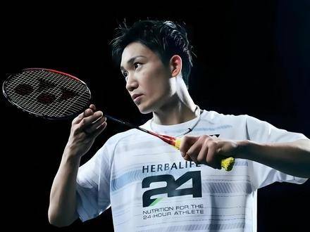 “春风若懂惜花情，能否容我永驻年少时光”