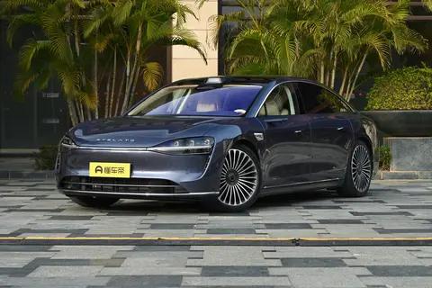 享界S9增程Ultra对比捷豹XFL，30万级豪华轿车怎么选？