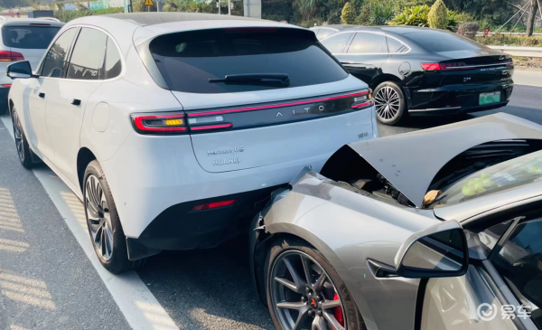 华为问界M5碰撞表现这么优异与高强度的车身设计与用料有关华为问界