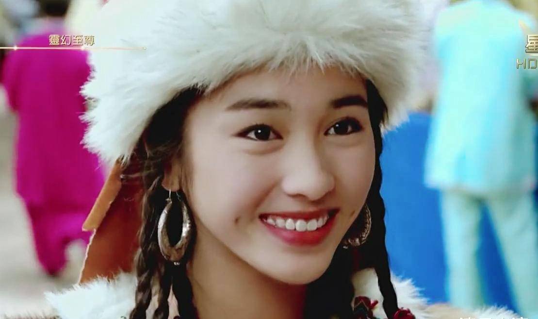 8位长在审美点上的梨涡女星，娇俏中透着灵动，甜到了心坎里