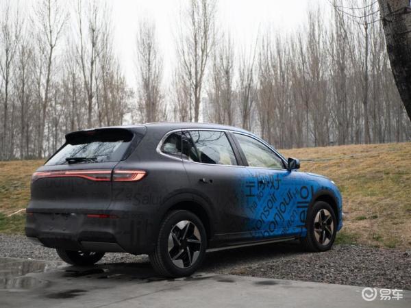 银河E5还通过神盾电池安全系统实现了电池全方位防护