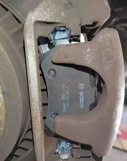 换四个刹车片多少钱