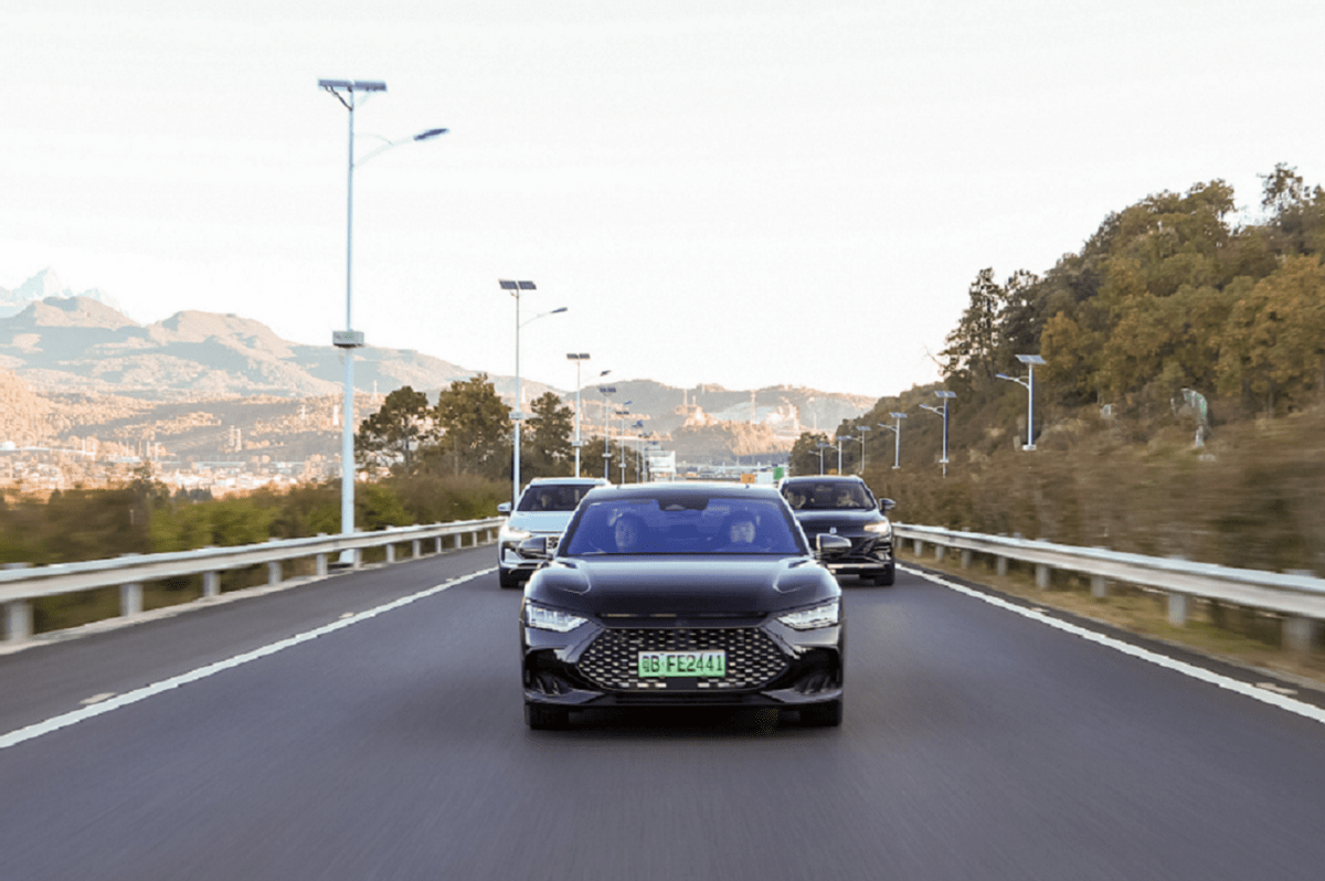 云辇智能车身控制系统：比亚迪高端技术的创新与领先