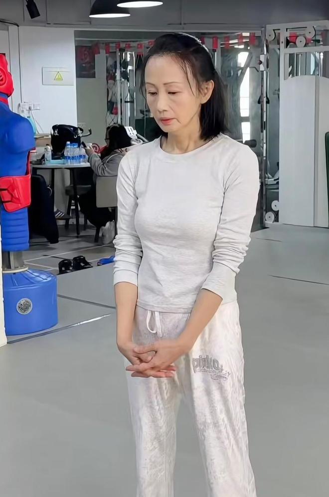 演员黄慧颐曝与保剑锋隐婚，没有仪式、婚纱和婚礼，男方回应强硬