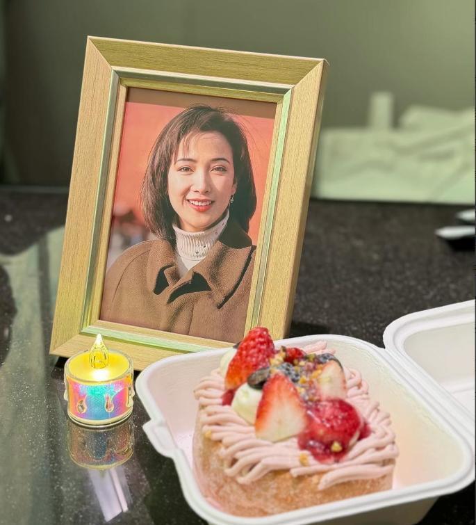 何晴62岁冥诞，许何发文为父亲继母喊冤不到24小时，恶心的一幕出现了