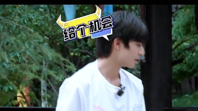 宋威龙王耀庆互怼，牛气哥哥上演柠檬汁画画对决