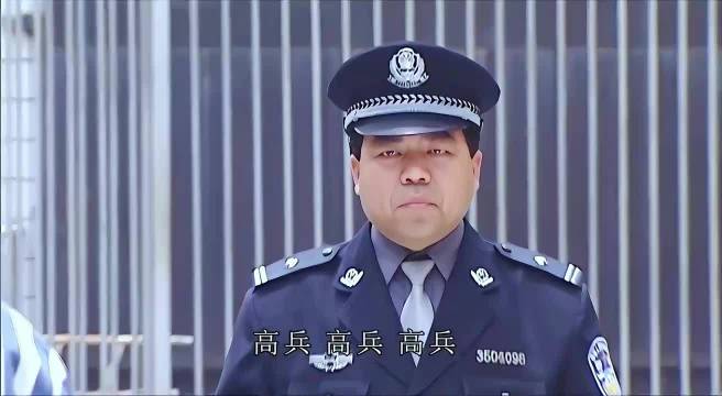 囚犯藏引擎盖越狱，电影情节成真