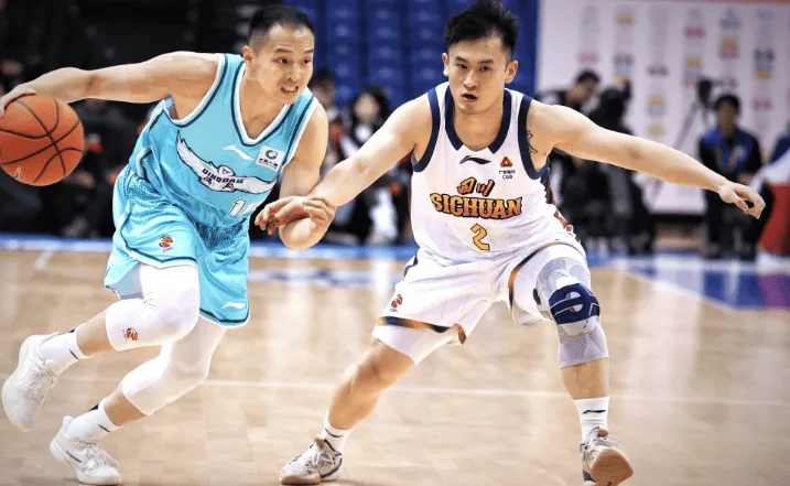 [2026年01月16日]青岛男篮迎战浙江面临考验 队记：内线轮转吃紧欲复仇需超水平发挥