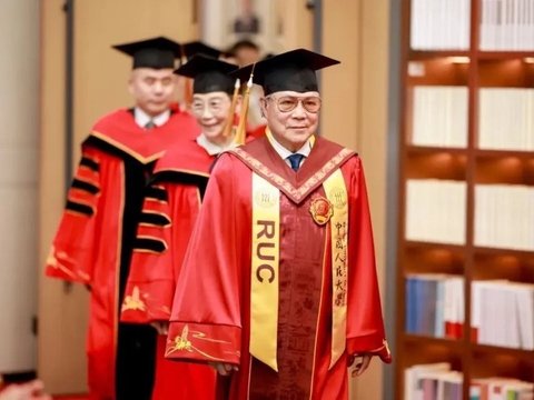 霍震霆获授名誉博士学位！与儿媳郭晶晶成校友 一家人都是高学历