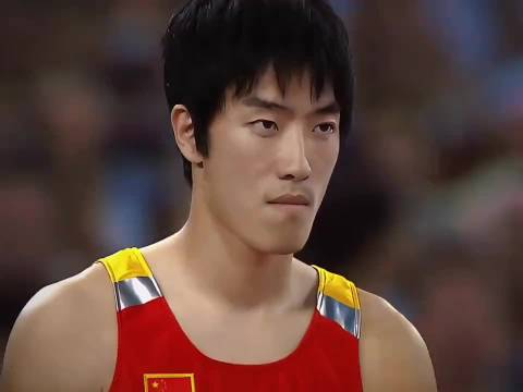 刘翔回应移民美国传闻，重温雅典奥运夺冠时刻