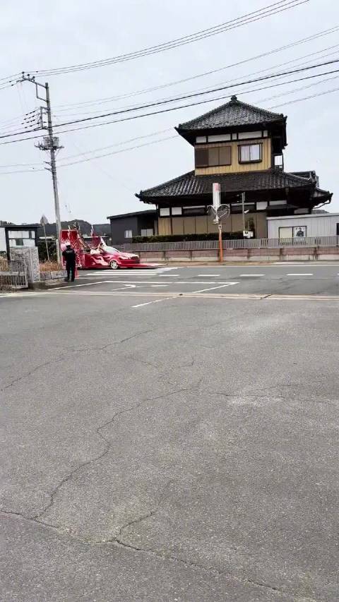 日本成人礼现夸张改装车潮