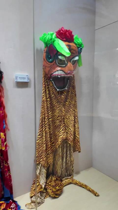 刘翔幽默回应移民传闻，自称爱国热血小青年