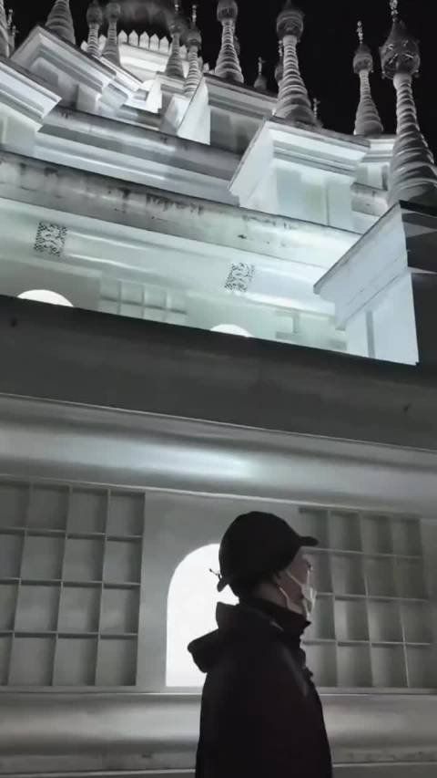 刘翔否认移民美国传闻，定居上海偶尔国内旅行