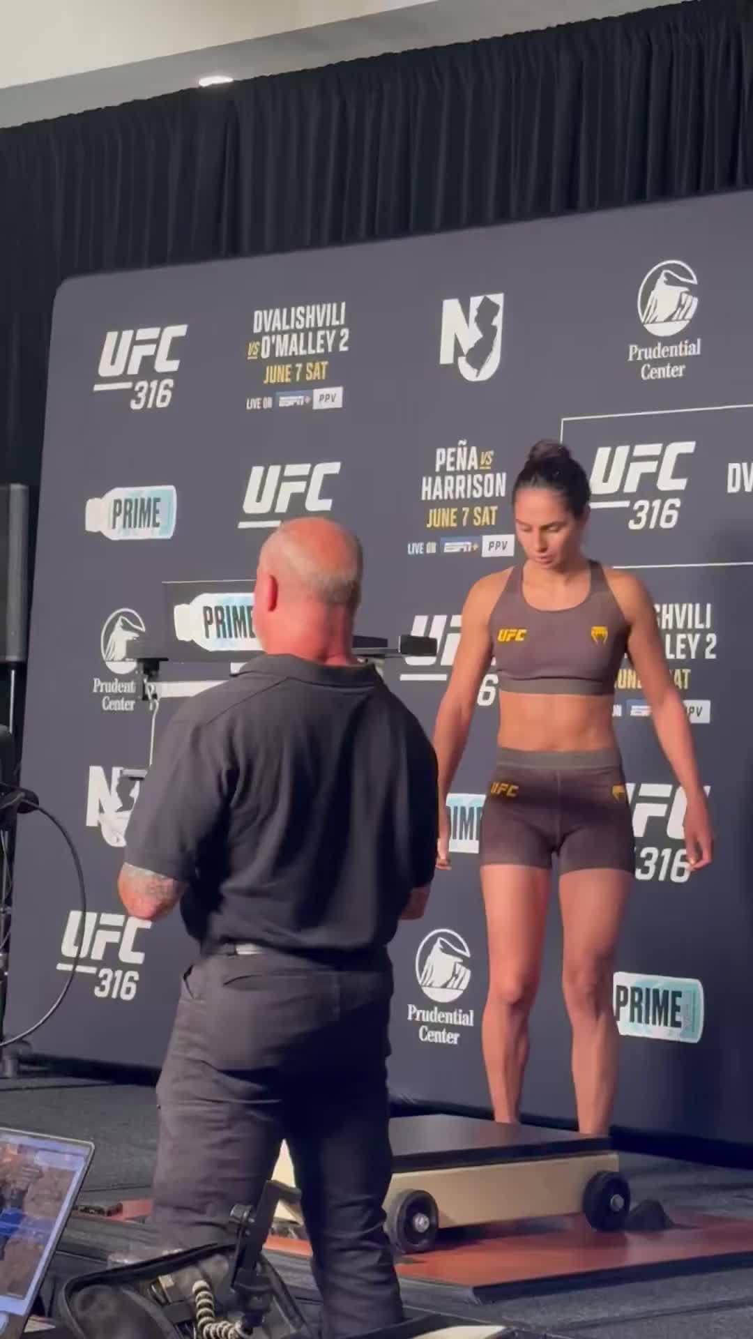 UFC316称重现场，利普斯基超重6磅