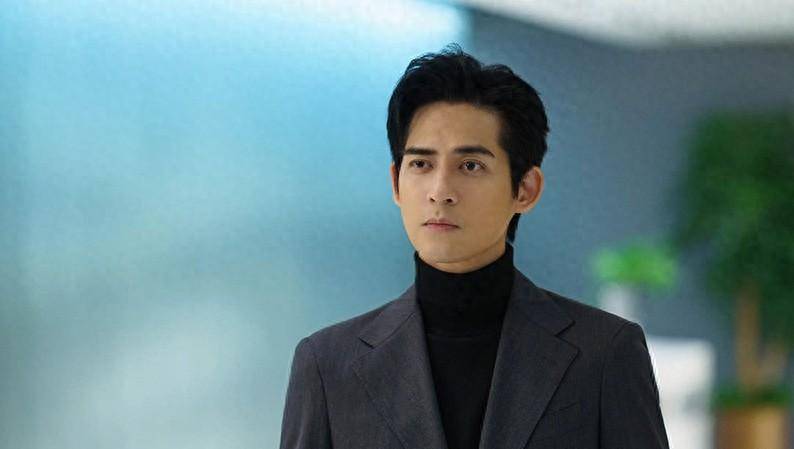 《另一种蓝》首播4集引热议，周渝民宋茜演为显年轻过度美颜_女性_职场_剧情